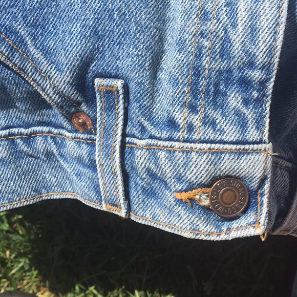 Vintage 90’s Levi’s Denim Shorts - Picture 9 of 9